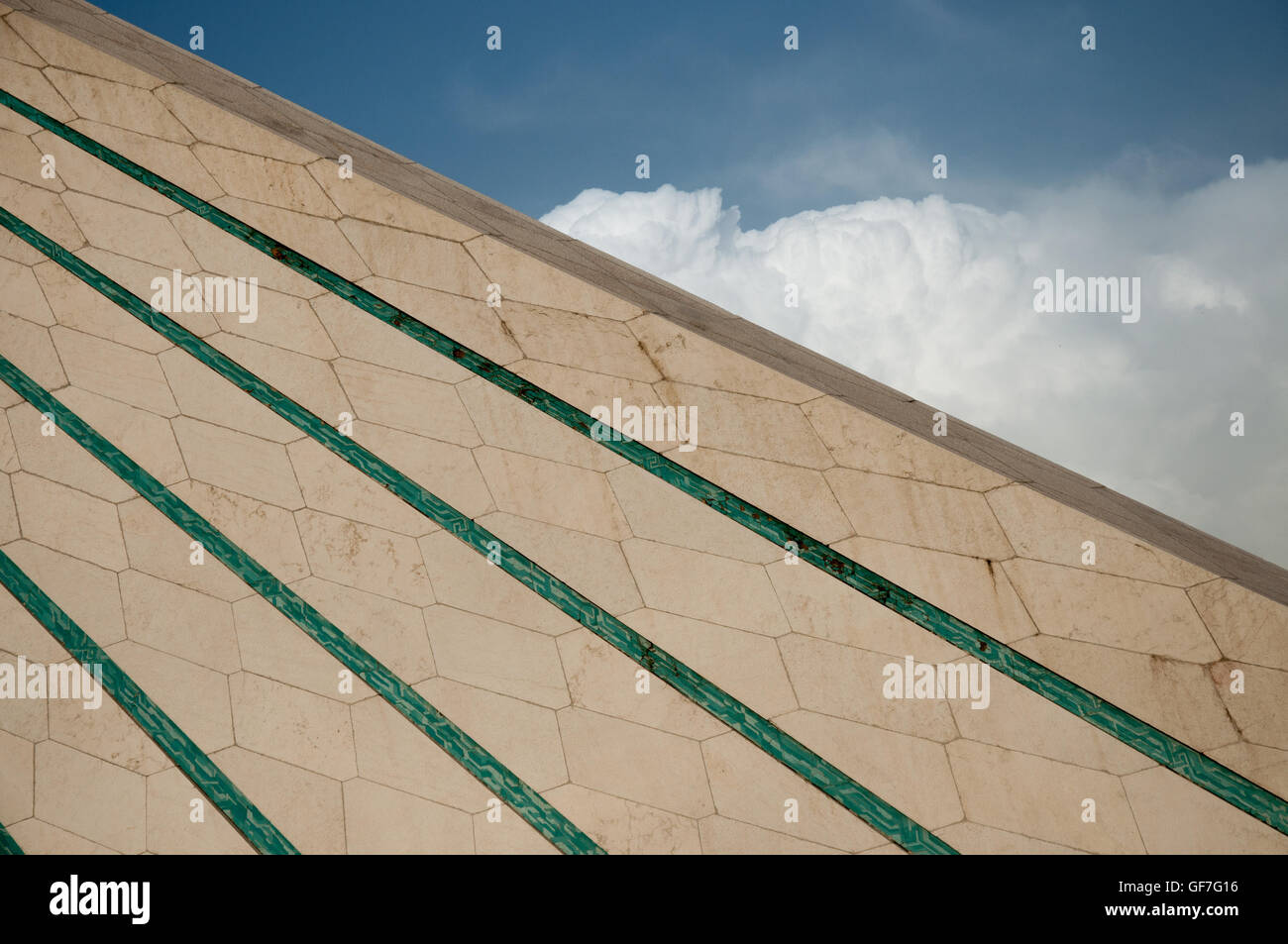 Borj-e Azadi (Liberty Torre). La torre costruire come un monumento segna l'entrata ovest della città ed era il simbolo di Teheran. Foto Stock