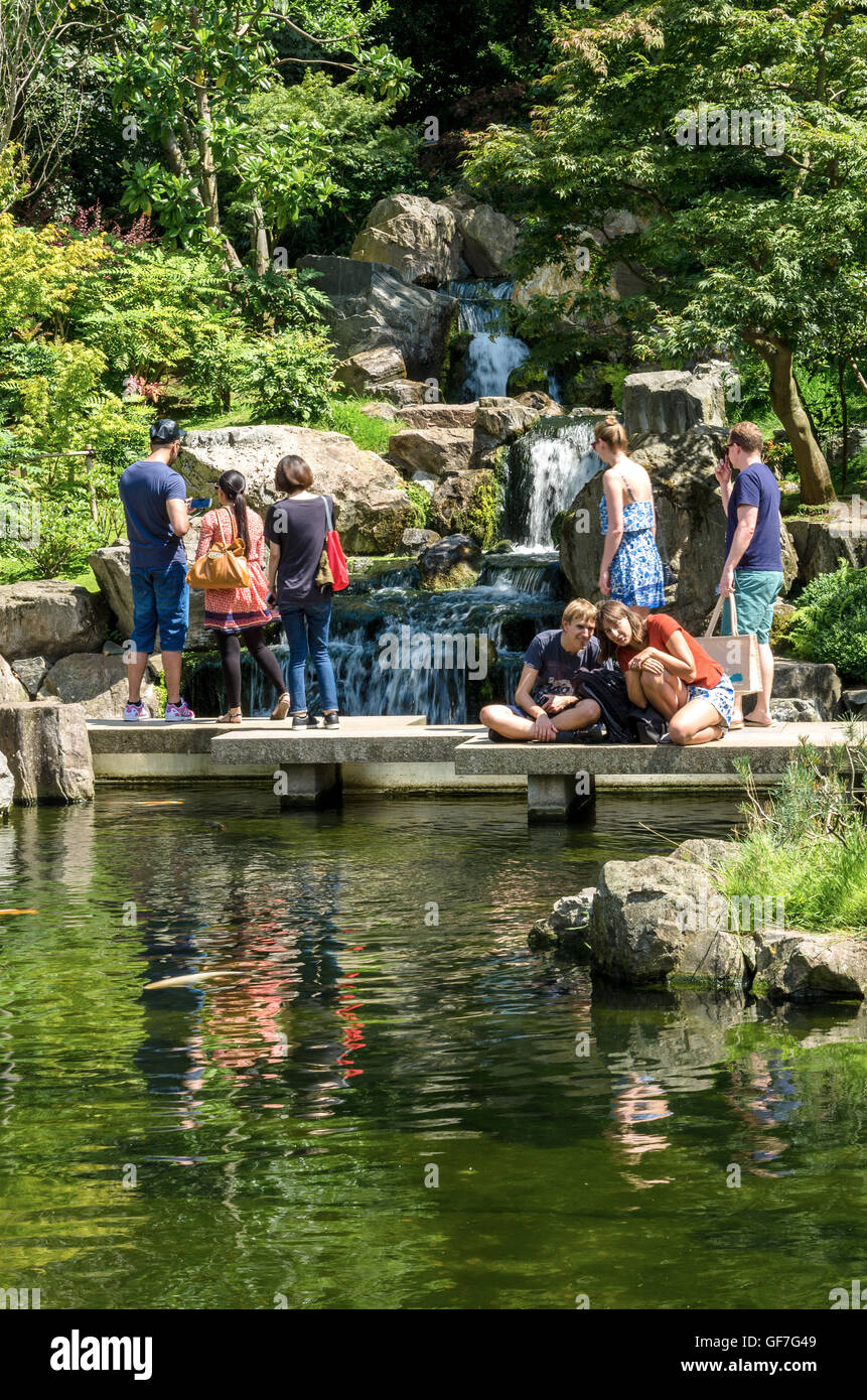 Una vista del giardino di Kyoto in Holland Park, Londra. Foto Stock