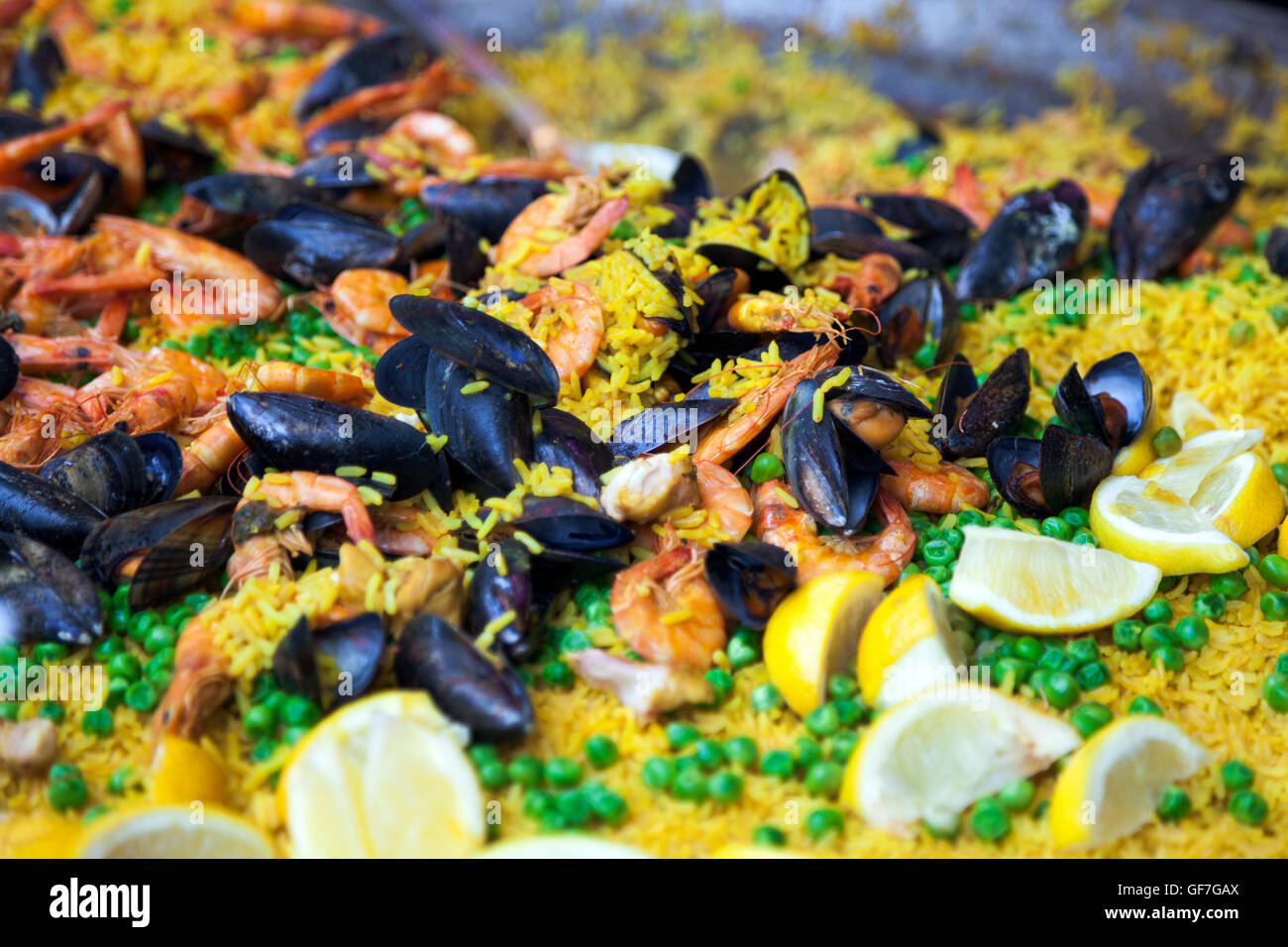 La paella in un cibo di strada (mercato di Borough Market, Londra, Regno Unito) Foto Stock