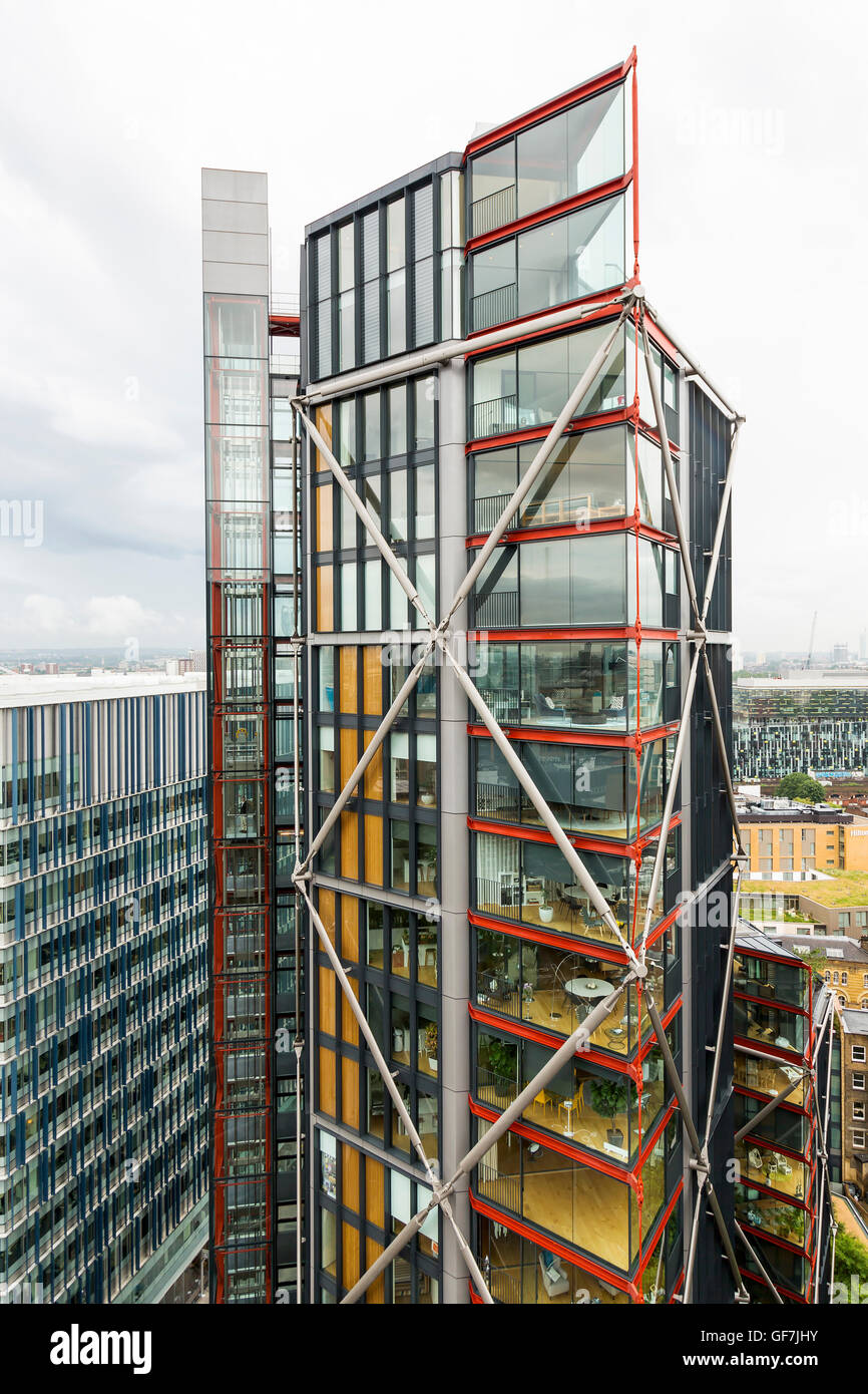 Londra, Inghilterra - Giugno 2016. Vetro edificio appartamento vicino alla Tate Modern Museum. Foto Stock