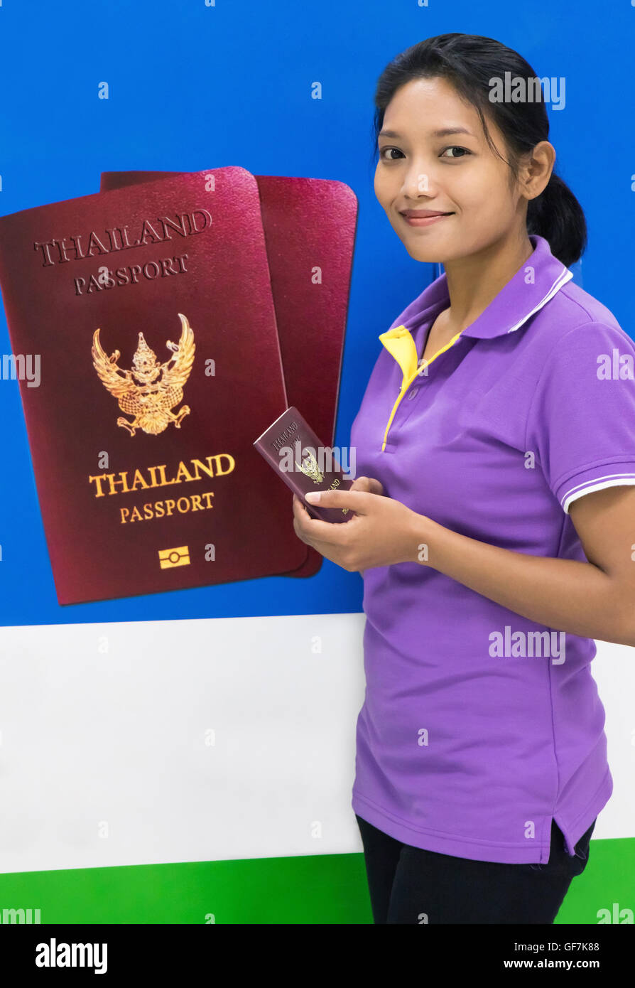 Successo per il richiedente di un passaporto rilasciato da autorità tailandesi, Ufficio passaporti di Affari consolari Foto Stock