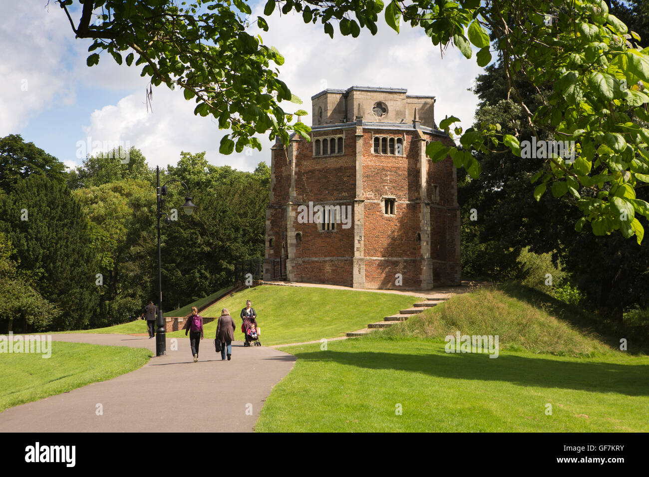 Regno Unito, Inghilterra, Norfolk, King's Lynn, le passeggiate parco pubblico, Rosso Monte cappella c xv edicola cappella Pellegrini Foto Stock