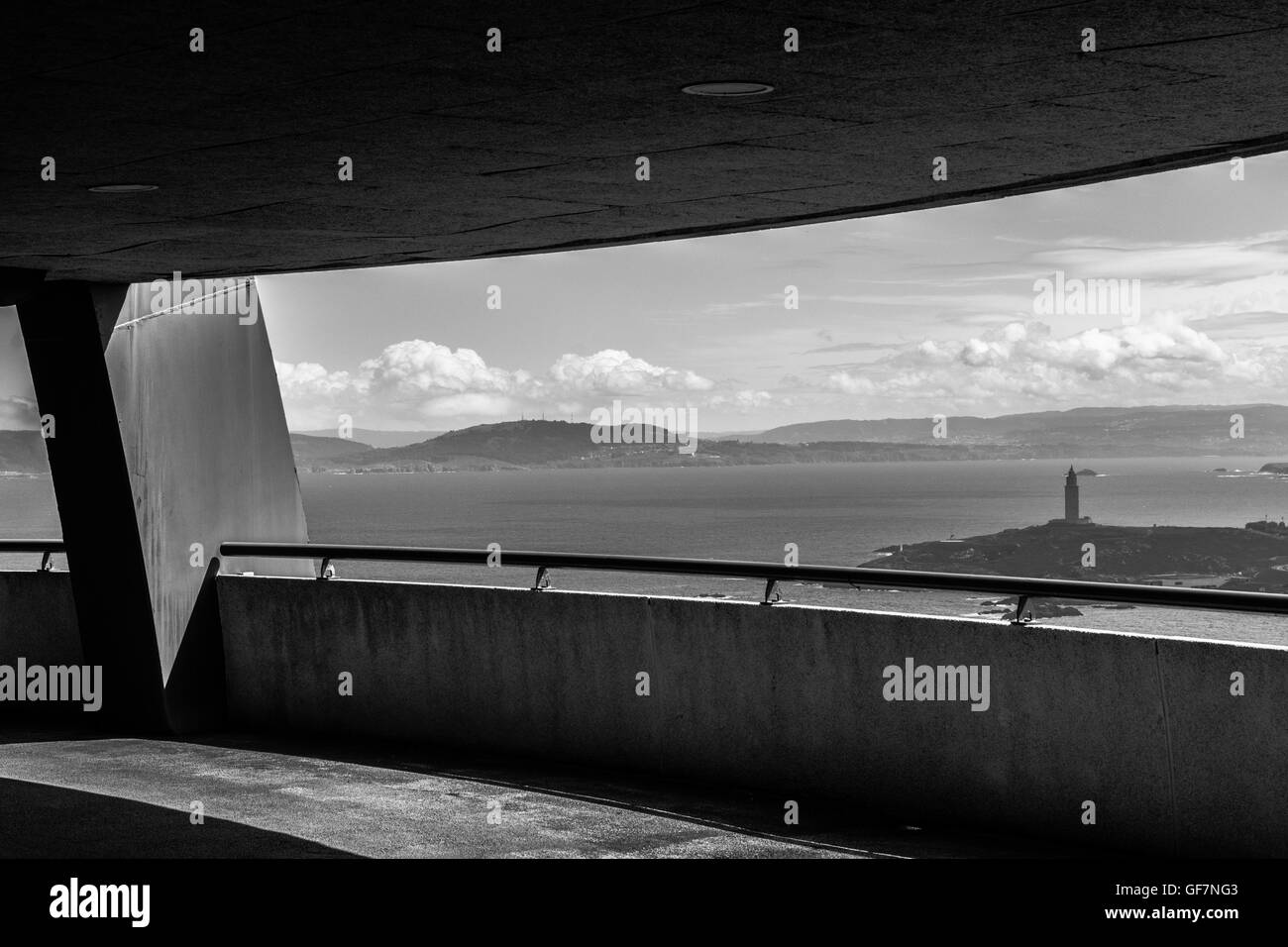 Vista della Scenic mare e cielo nuvoloso visto dal Dome torre moderna Foto Stock