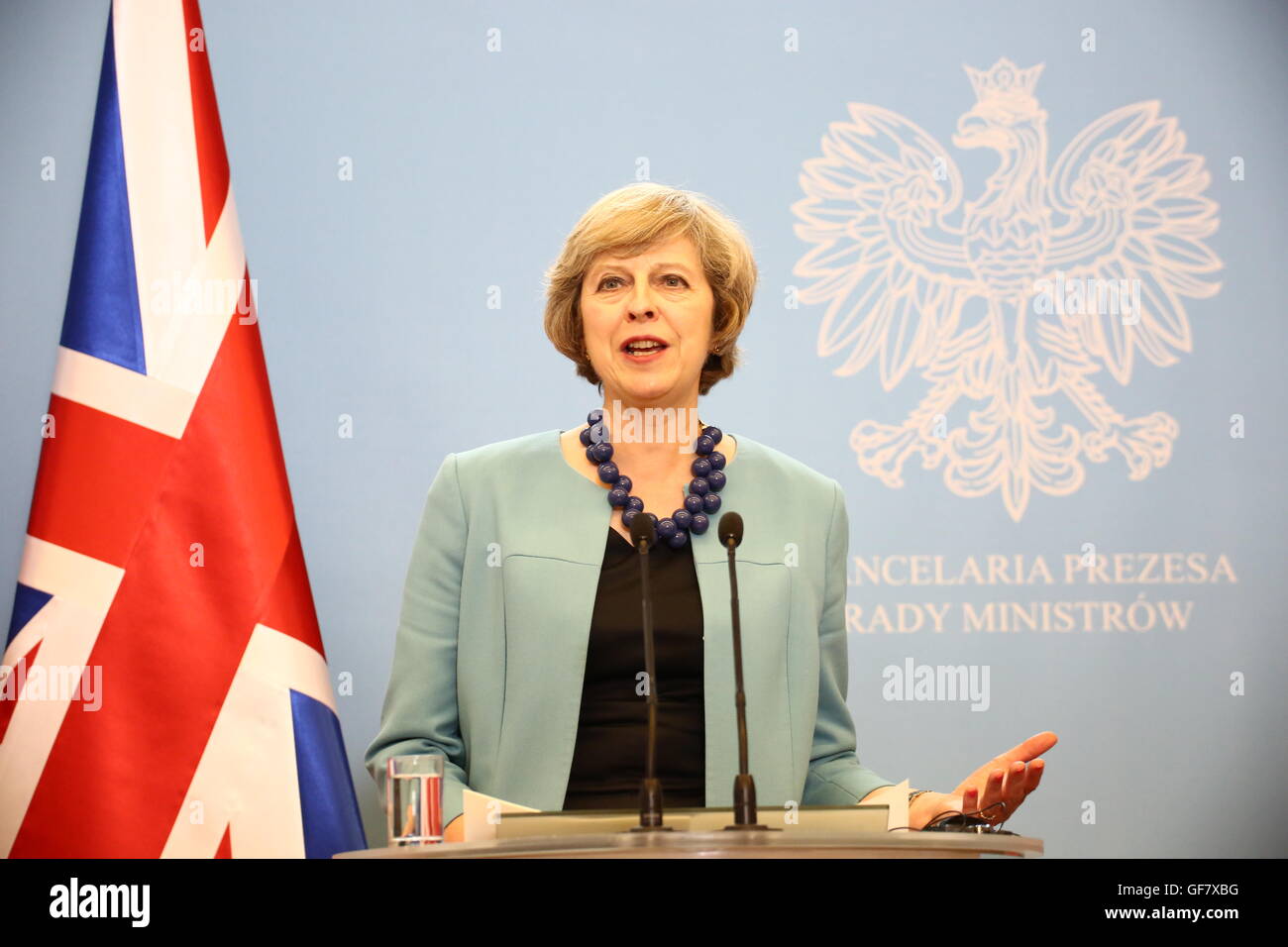 Varsavia, Polonia. 28 Luglio, 2016. Il Primo Ministro inglese Theresa Maggio durante la conferenza stampa congiunta con il Primer Beata Szydlo a Varsavia. Ella ha promesso di continuare a spendere il 2 per cento del PIL per la difesa in linea con gli impegni della NATO e ha promesso di "stand tall nel mondo" a fianco degli alleati dopo aver lasciato l'UE. La signora può inoltre ha detto che ha voluto sviluppare il "più forti relazioni con la Polonia" dopo Brexit. © Jakob Ratz/Pacific Press/Alamy Live News Foto Stock