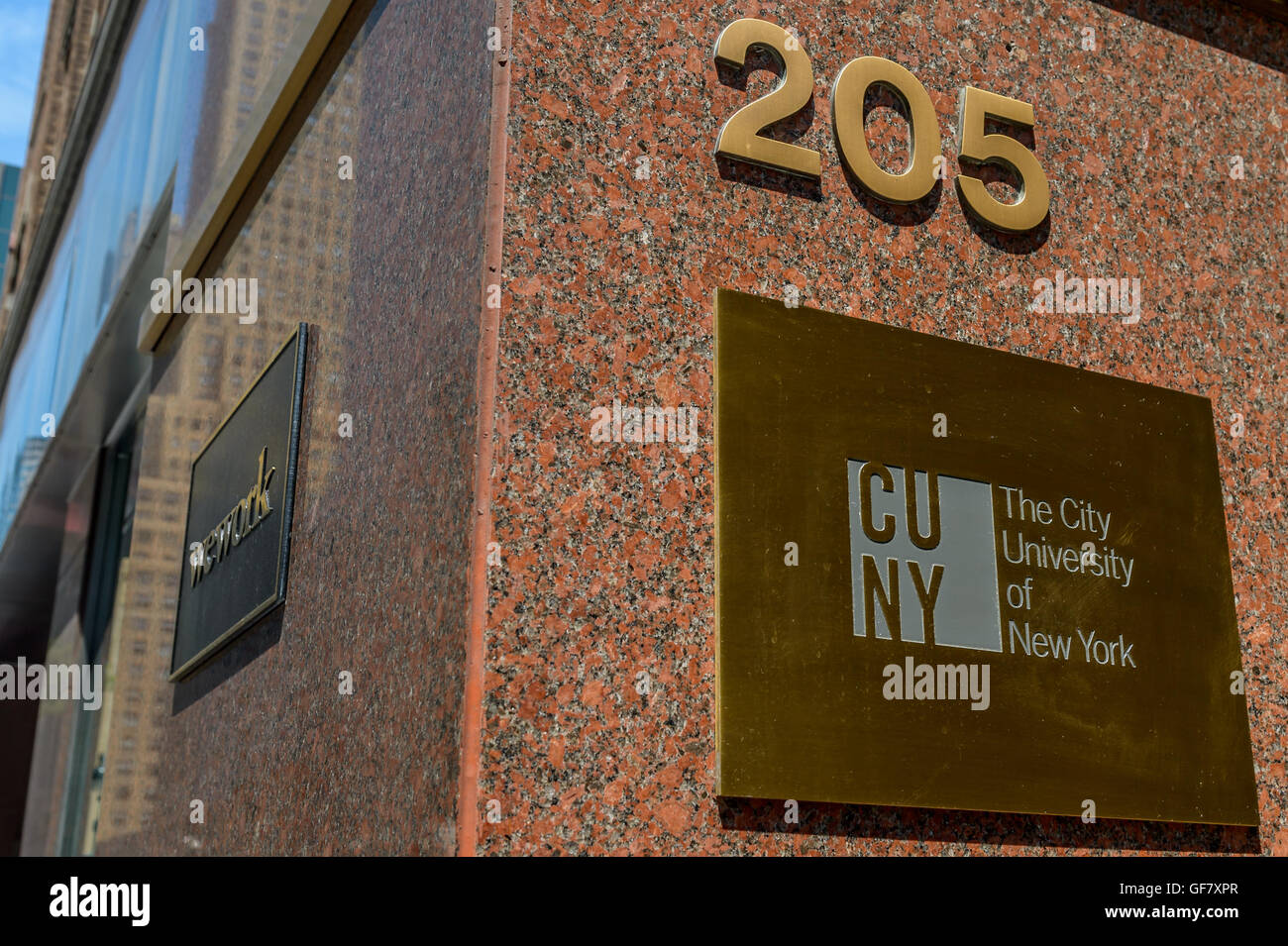 New York, Stati Uniti. 28 Luglio, 2016. CUNY i membri dello staff stanno protestando lo sfruttamento dei professori a contratto da CUNY, come è loro negato l'orario di ufficio e di parità di retribuzione per pari lavoro e spesso impedito di lavorare anche un numero sufficiente di classi per pagare le bollette mentre lottava per sollevare i salari e rendere superlavoro una cosa del passato. Essi sono anche per protestare contro le tasse scolastiche escursioni a piedi a CUNY e chiedendo il ritorno del CUNY libero. Credito: Erik McGregor/Pacific Press/Alamy Live News Foto Stock