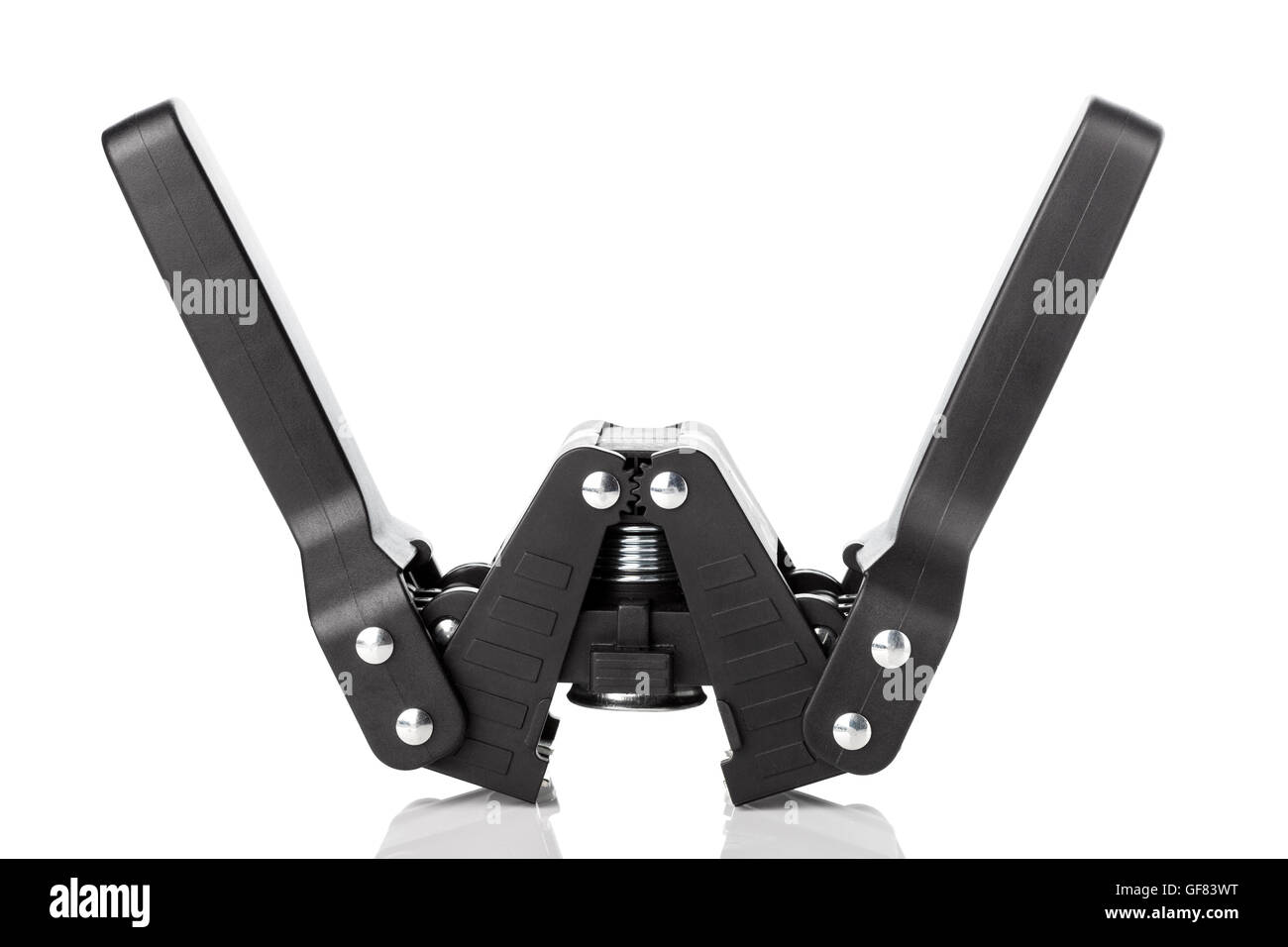 Nero bottiglia di birra tappatore isolati su sfondo bianco Foto Stock