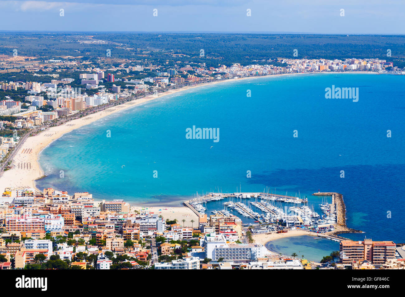 Mallorca, Can Picafort, antenna shot città, la spiaggia e il mare Foto Stock