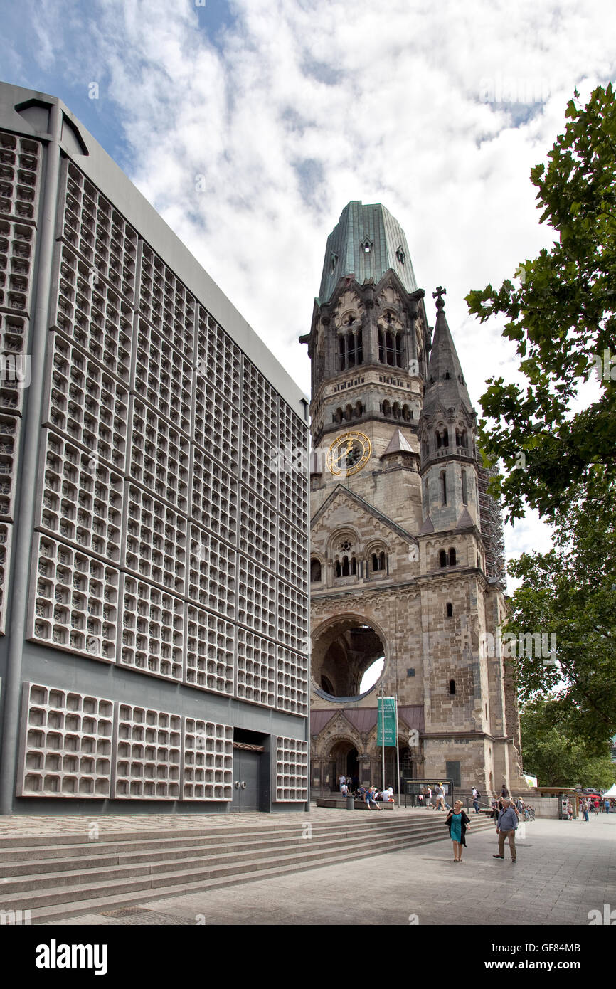 Vista del Kaiser Wilhelm Memorial Church a Kurfurstendamm a Berlino Germania Foto Stock