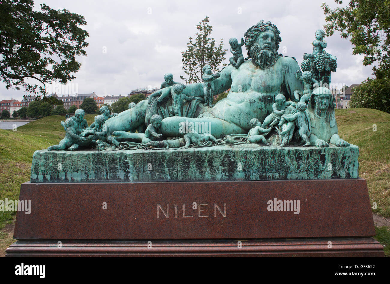Statua della mitologia sul Nilo a Copenaghen, Danimarca, una grande scultura classica che simboleggia gli antichi dei, la storia e il patrimonio culturale. Foto Stock