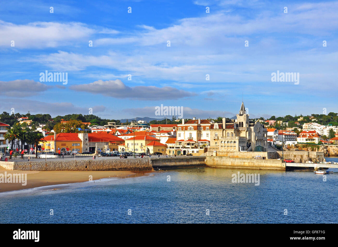 CASCAIS, Portogallo - 15 novembre: Vista di Cascais hostorical centre, Portogallo il 15 novembre 2012. Cascais è una città costiera loc Foto Stock