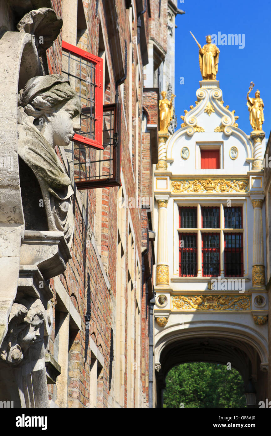Statua di Baldwin I braccio di ferro (830s-879), Markgrave (Count) delle Fiandre, presso l'Asino cieco Street a Bruges, Belgio Foto Stock