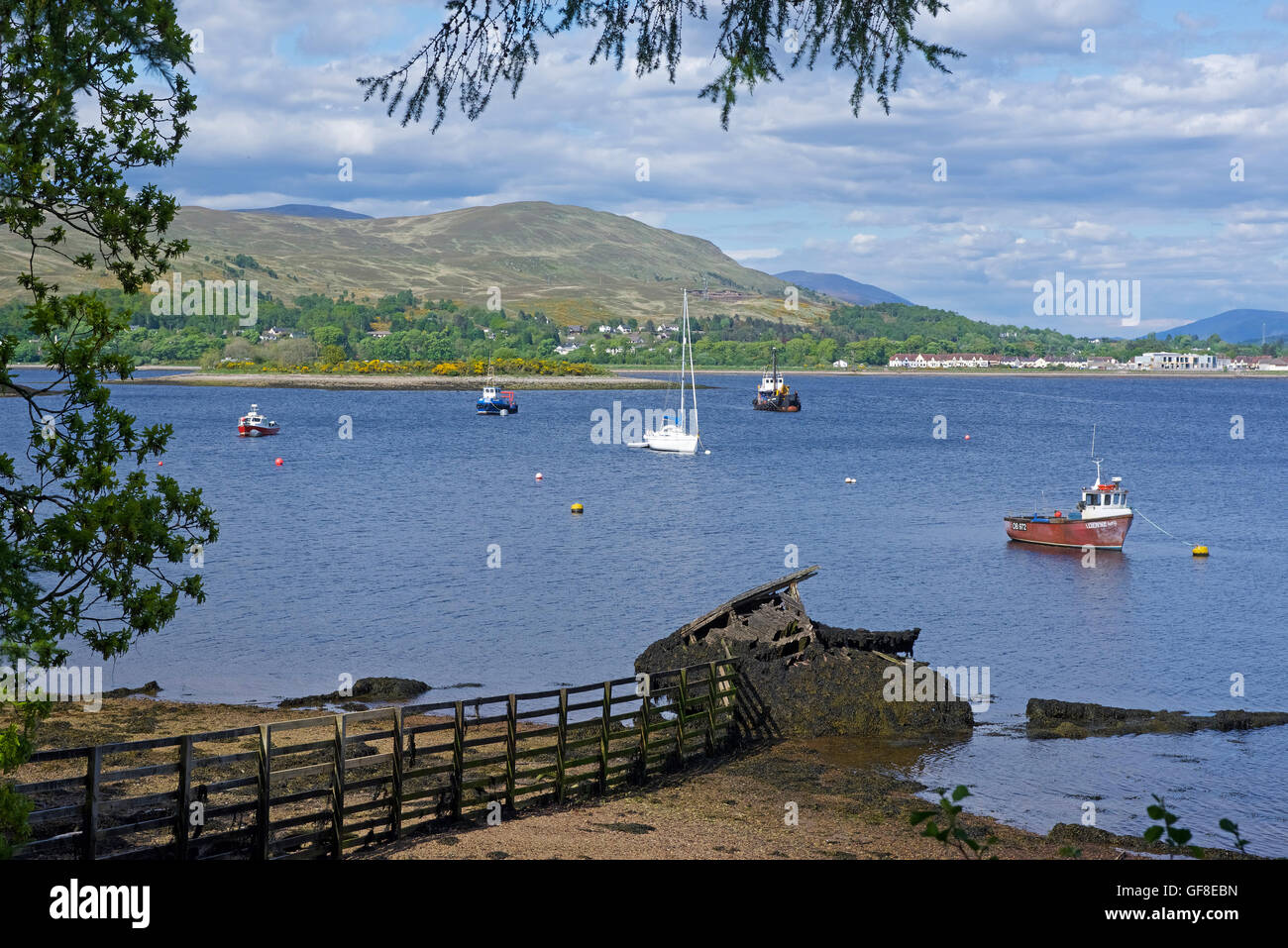 Vista sul Loch Linnhe a Corpach e la Caledonian Canal vicino a Fort William. La Scozia. Regno Unito. SCO 10,987. Foto Stock