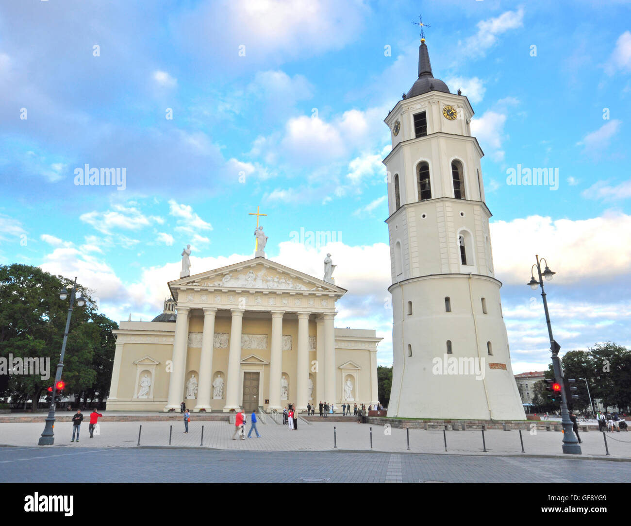 VILNIUS, Lituania - 11 agosto: Duomo con il campanile in Vilnius centro storico su agosto 11, 2012. Foto Stock