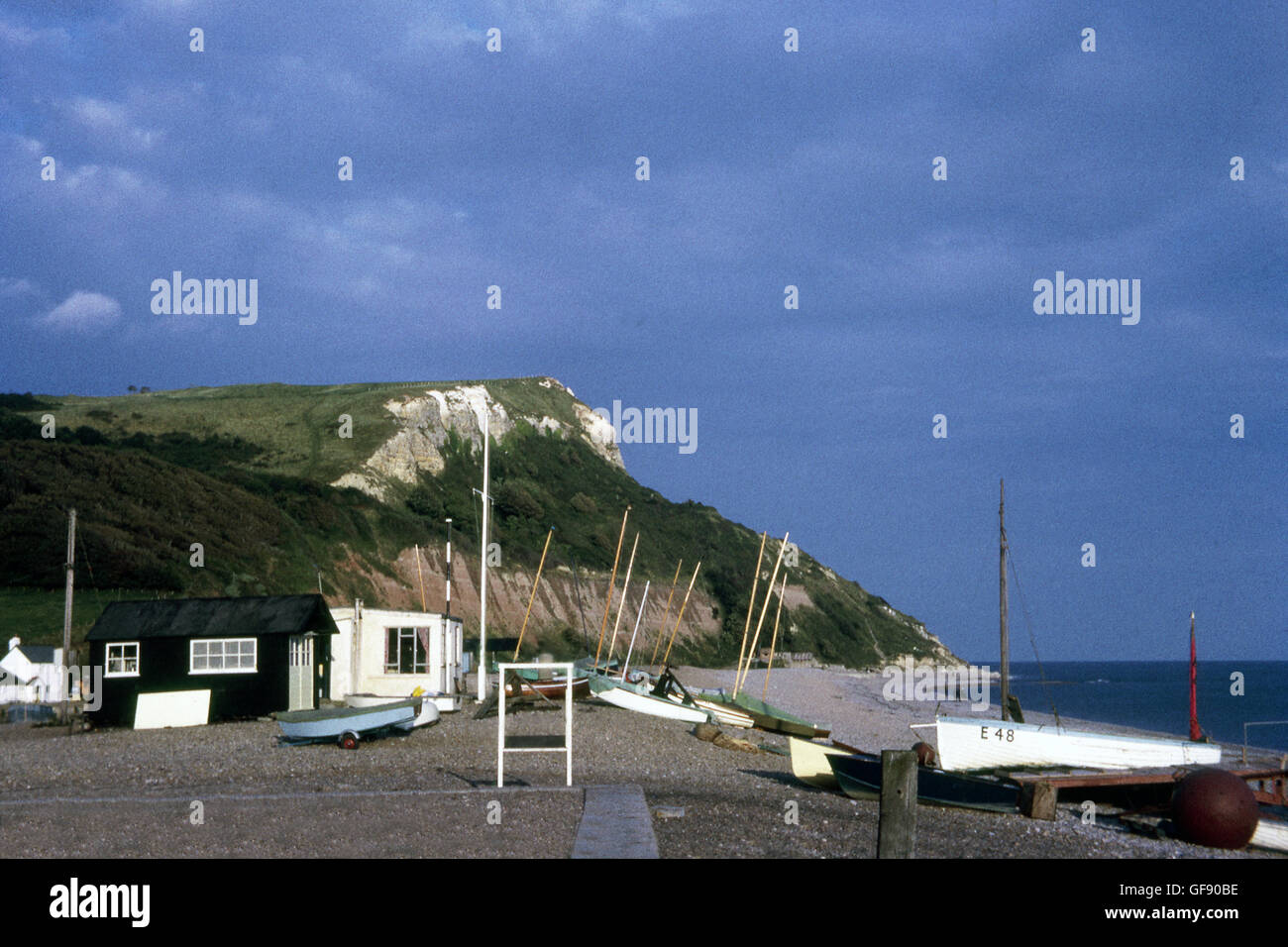 Cielo tempestoso, Seaton beach, Devon, Regno Unito 1965 Foto Stock