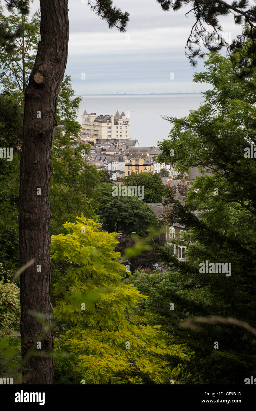 Una vista del Grand Hotel Llandudno presi dai giardini Haulfre sul Great Orme Foto Stock