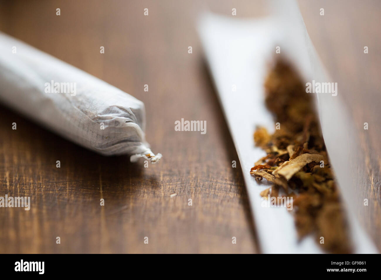 In prossimità del giunto di marijuana e tabacco Foto Stock