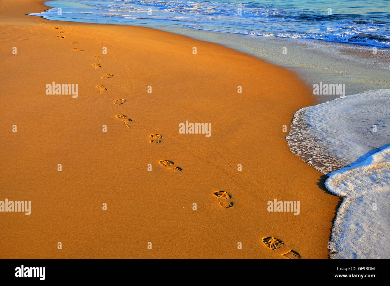 Tracce sulla spiaggia in Portogallo Foto Stock