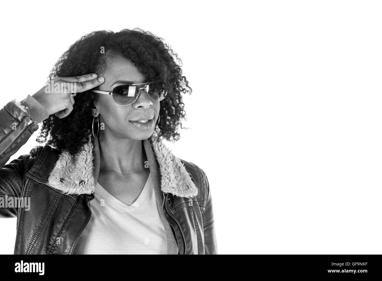 Modello femminile donna attraente su plein sfondo con spazio copia stessa di ripresa Foto Stock