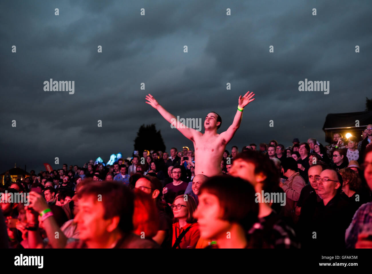 Ripley, Derbyshire, Regno Unito. 29 Luglio, 2016. Indietracks è un unico festival musicale estivo, la combinazione di treni a vapore e indiepop musica!.It ha luogo presso la ferrovia Midland Centre nel cuore del Derbyshire campagna. Credito: Ian Francesco/Alamy Live News Foto Stock