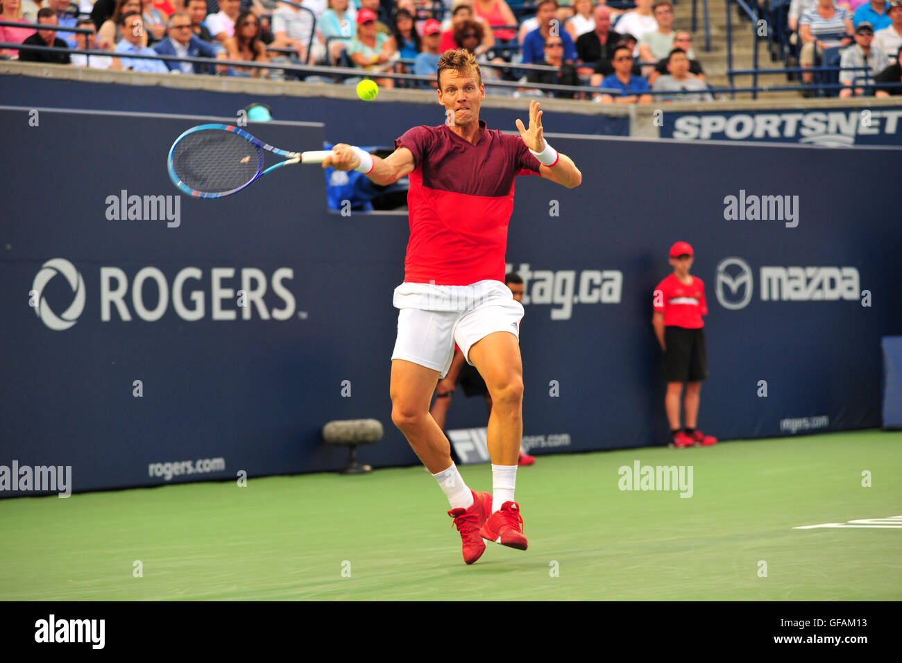 Toronto, Ontario, Canada. Il 29 luglio 2016. Novak Djokovic sconfigge Tomas BERDYCH ai quarti di finale della Rogers Cup di Toronto. Il numero 1 al mondo ha vinto in retta fissa e ora andare a giocare nelle semifinali sabato. Foto Stock