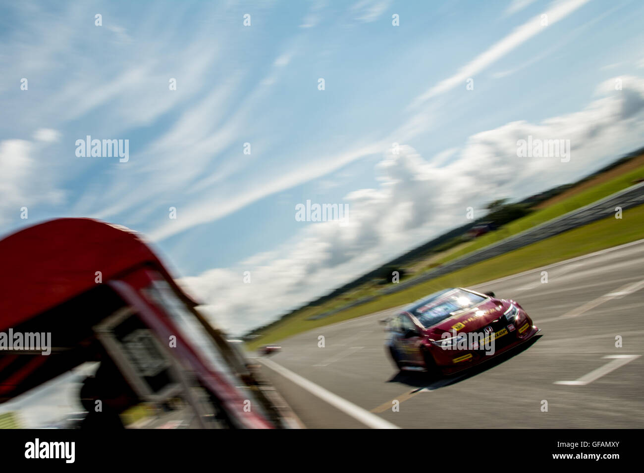 Norwich, Norfolk, Regno Unito. Il 30 luglio, 2016. BTCC racing driver Martin Depper e Eurotech Racing rigidi durante la pratica della Dunlop MSA British Touring Car Championship sul circuito di Snetterton (foto di gergo Toth / Alamy Live News) Foto Stock