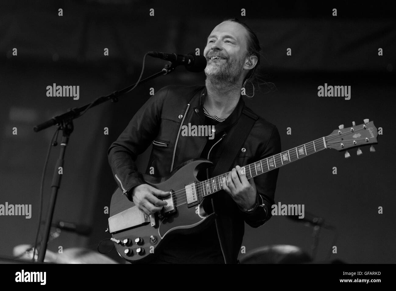 Chicago, Illinois, Stati Uniti d'America. 29 Luglio, 2016. THOM Yorke dei Radiohead suona dal vivo durante il Lollapalooza Music Festival al Grant Park di Chicago, Illinois © Daniel DeSlover/ZUMA filo/Alamy Live News Foto Stock