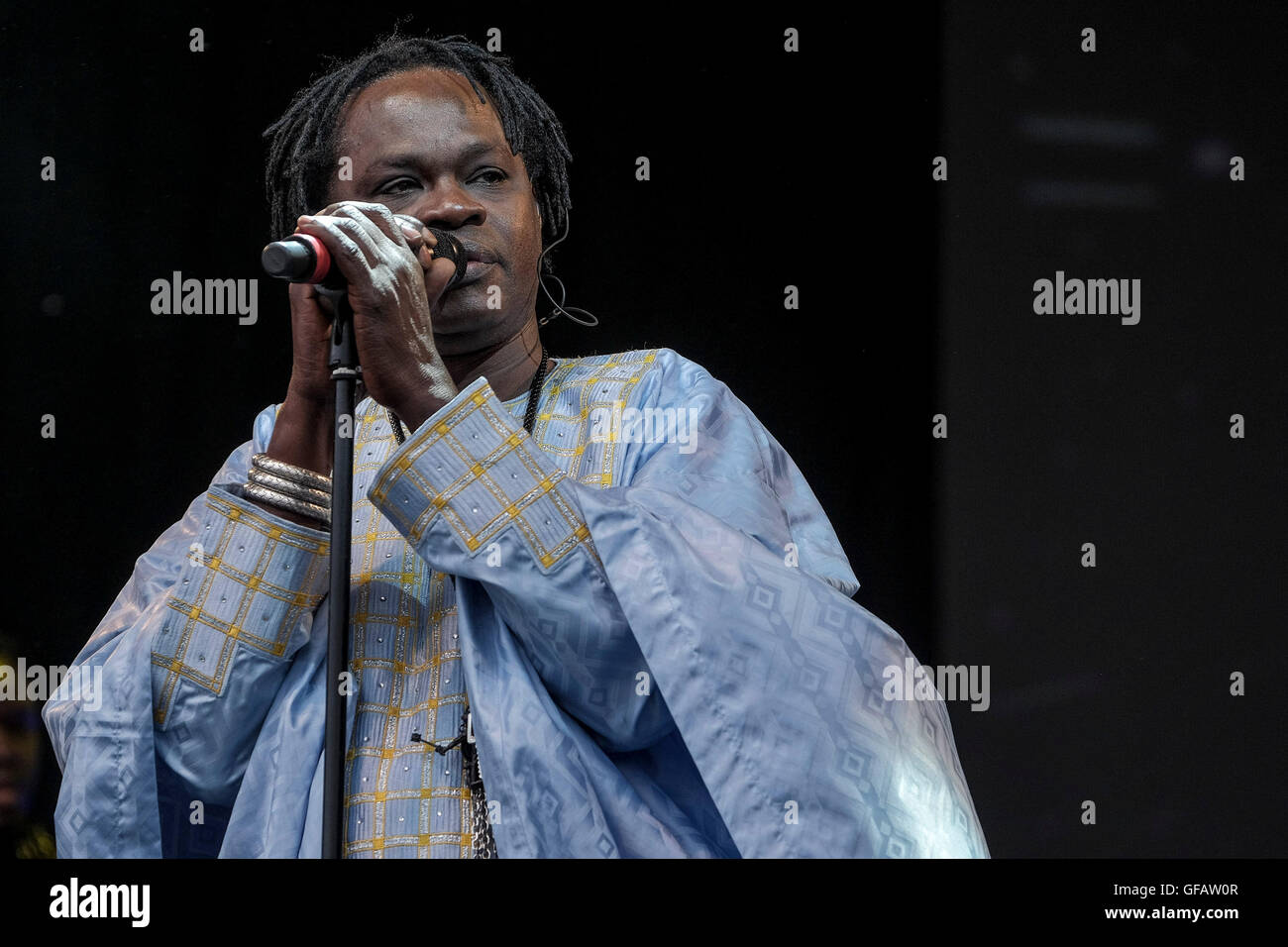 Charlton Park, Wiltshire, Regno Unito 30 luglio 2016 Baaba Maal gioca WOMAD 2016 a Charlton Park di Malmesbury il 30/07/2016 . Nella foto: Baaba Maal. Foto di credito: Julie Edwards/Alamy Live News Foto Stock