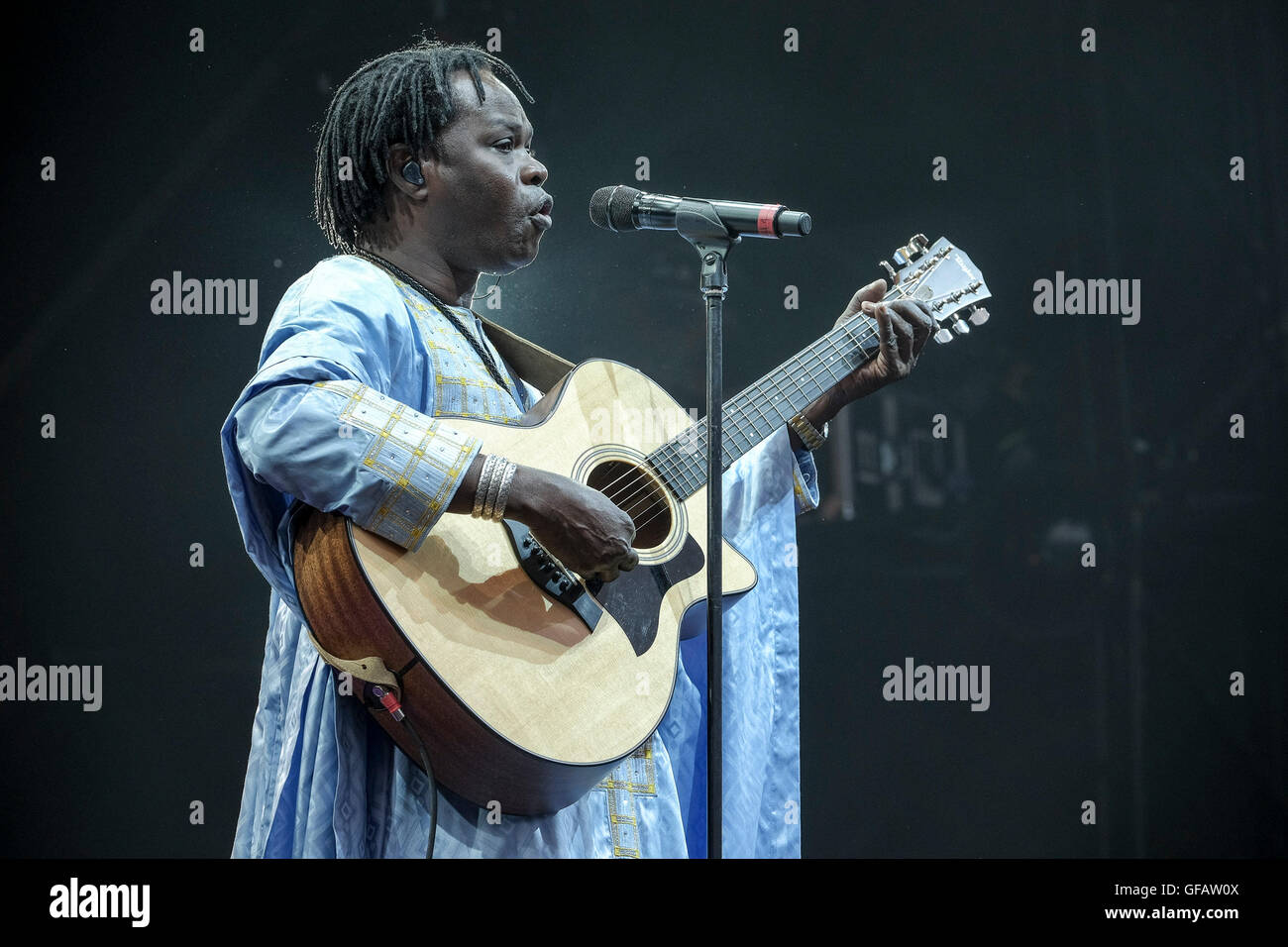 Charlton Park, Wiltshire, Regno Unito 30 luglio 2016 Baaba Maal gioca WOMAD 2016 a Charlton Park di Malmesbury il 30/07/2016 . Nella foto: Baaba Maal. Foto di credito: Julie Edwards/Alamy Live News Foto Stock