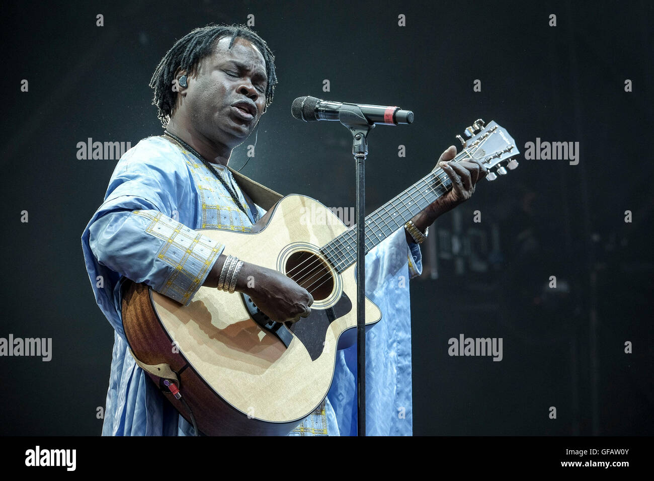 Charlton Park, Wiltshire, Regno Unito 30 luglio 2016 Baaba Maal gioca WOMAD 2016 a Charlton Park di Malmesbury il 30/07/2016 . Nella foto: Baaba Maal. Foto di credito: Julie Edwards/Alamy Live News Foto Stock