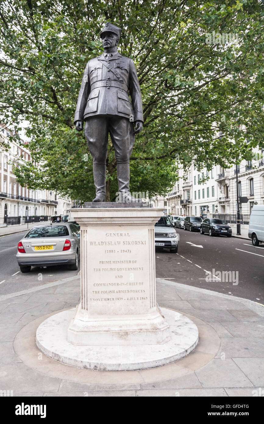 La scultura del generale Wladyslaw Sikorski Portland Place Central London City of Westminster, Inghilterra, Foto Stock