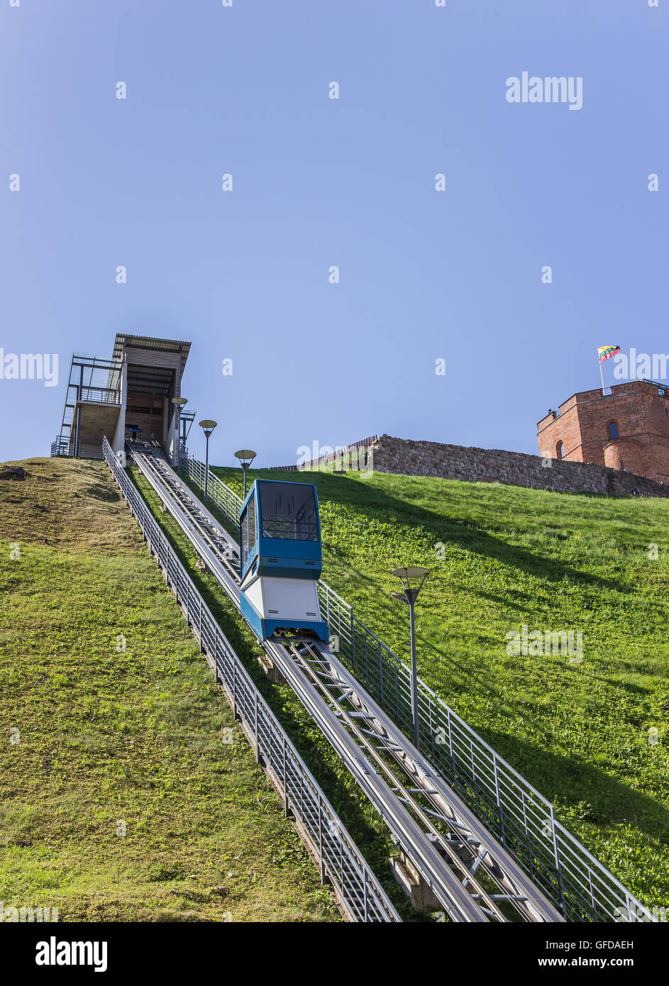 La funicolare per raggiungere il castello superiore museo sulla collina di Gediminas di Vilnius, Lituania Foto Stock