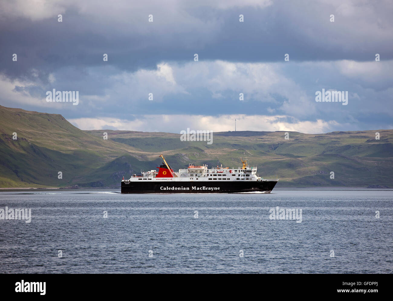 Il Caledonian 'isola di Lewis' ferry vela attraverso il suono di Mull sulla sua parte superiore per Oban in Argyll and Bute. SCO 11.000. Foto Stock