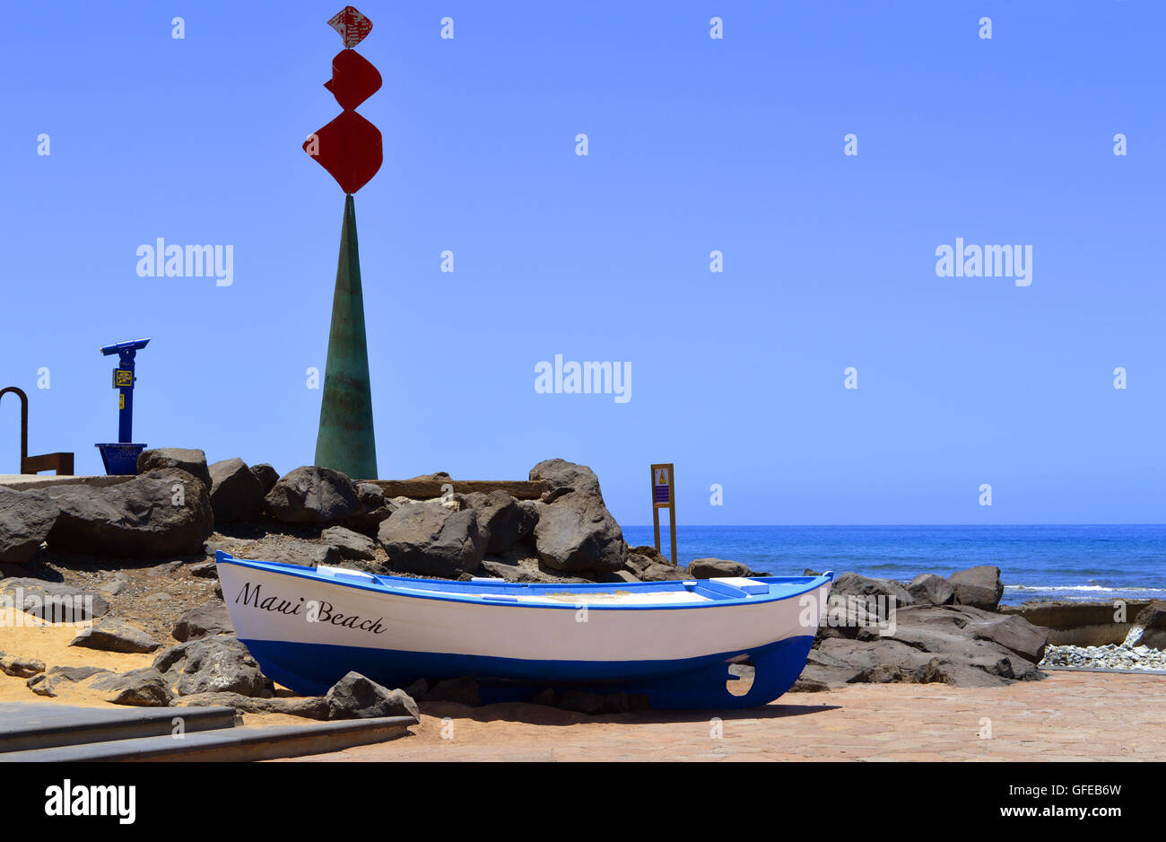 In legno barca da pesca sulla spiaggia di Maui. Foto Stock