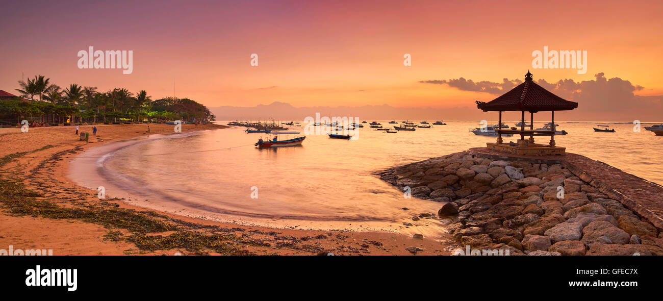 Sanur Beach paesaggio di sunrise, Bali, Indonesia Foto Stock