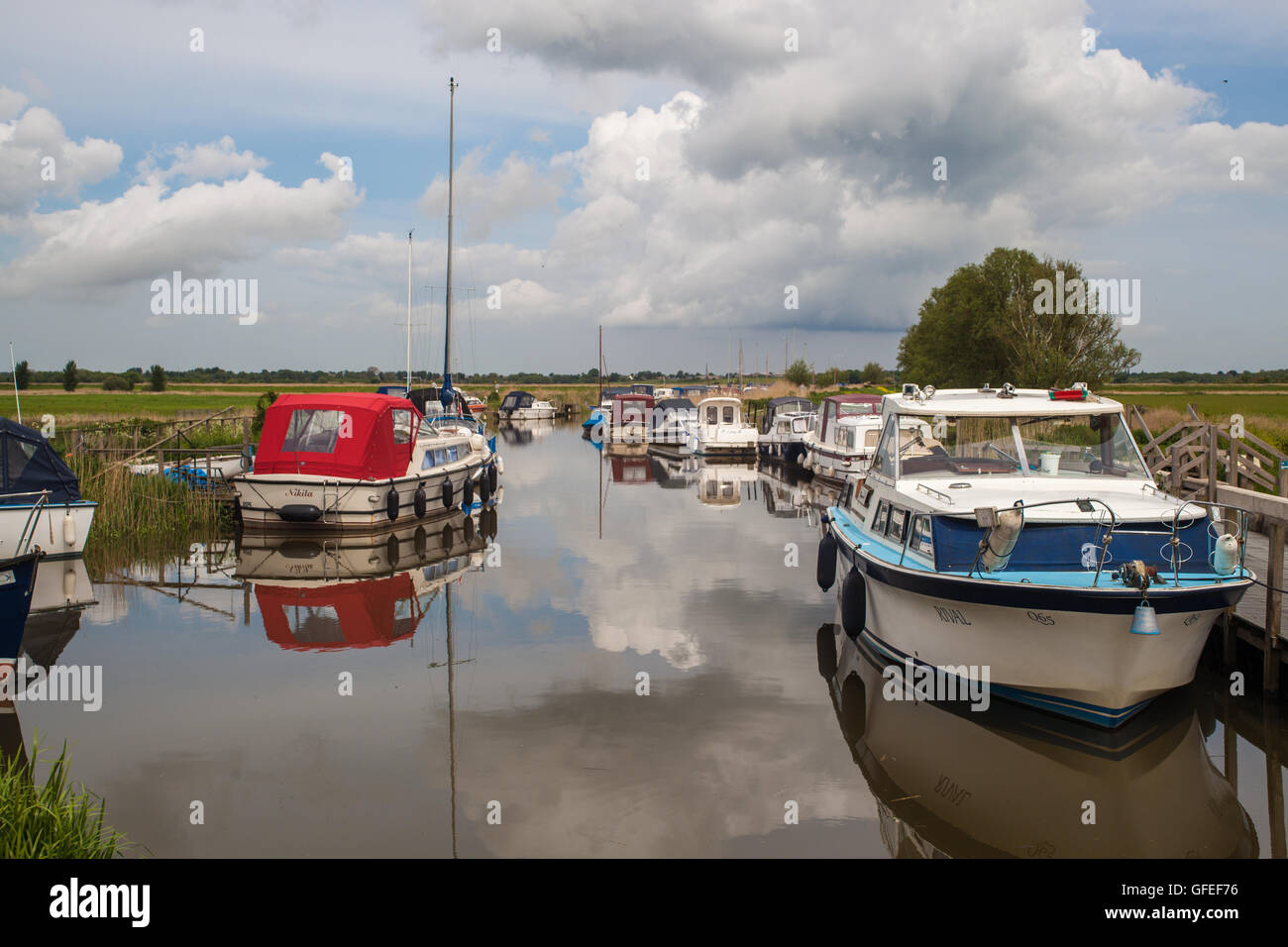 Barche sul fiume di hardley quay Foto Stock