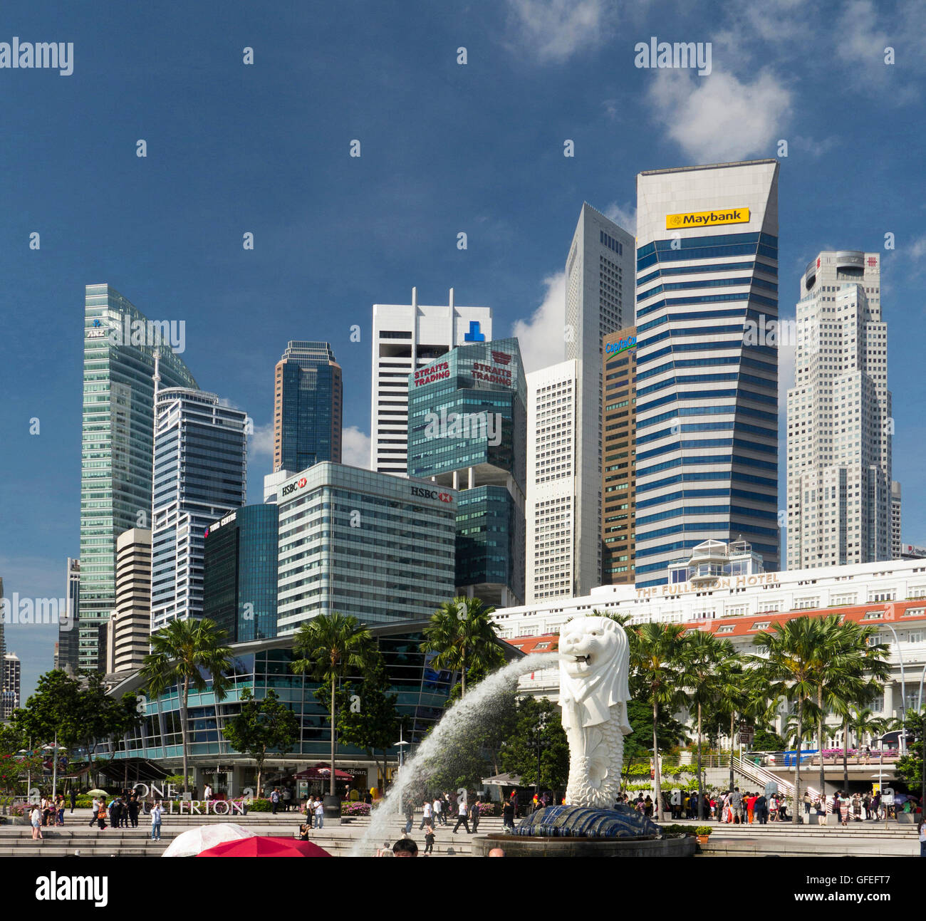 Statua Merlion e acqua beccuccio, Singapore Waterfront, Singapore Foto Stock