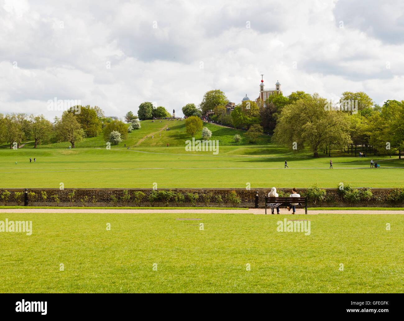 L'Osservatorio Reale di Greenwich, sulla collina che si affaccia sul parco di Greenwich e il vecchio Collegio Navale Foto Stock