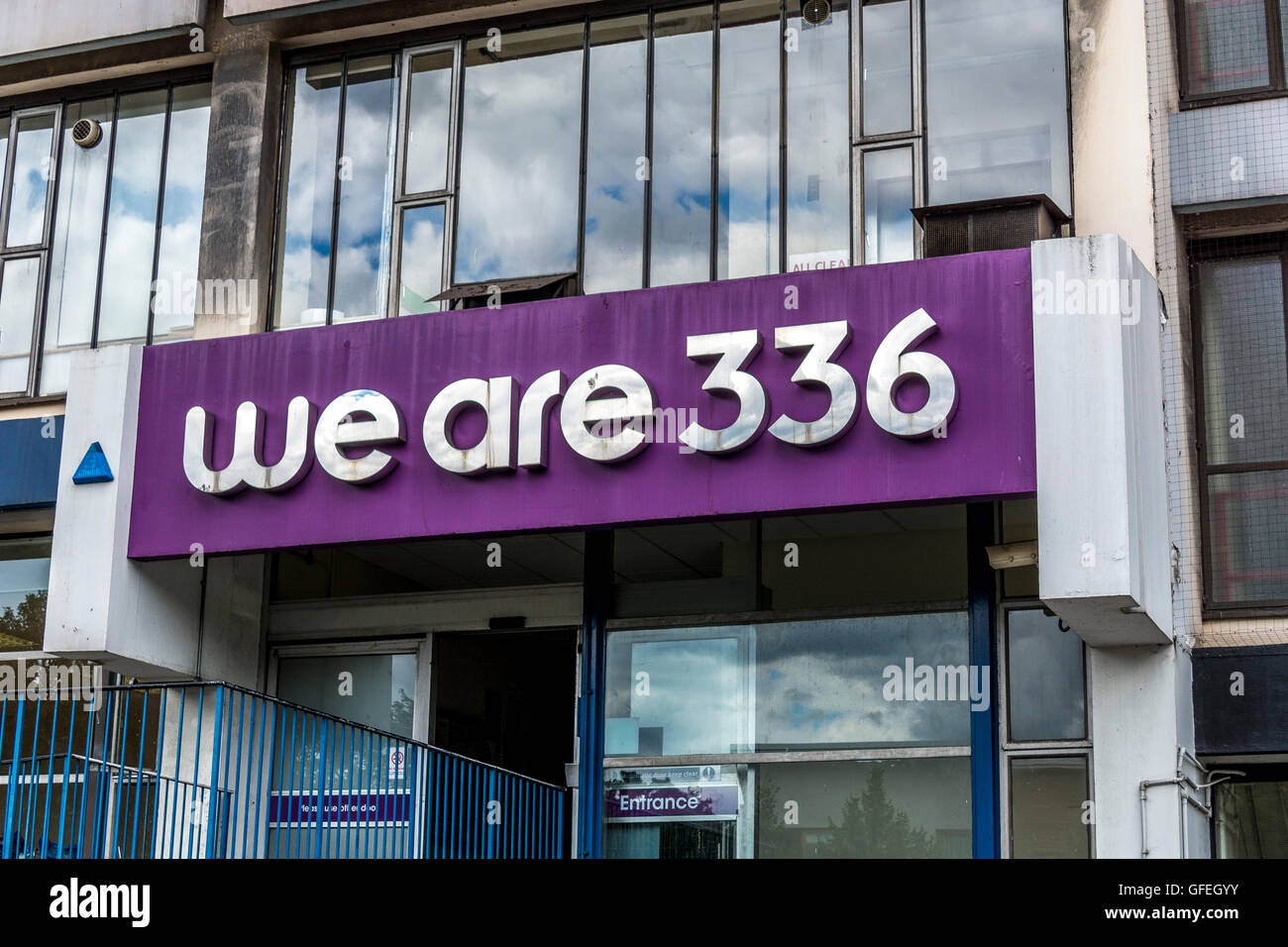 Ci sono 336, 336 Brixton Road, Londra - una carità fornendo uno spazio ufficio per le organizzazioni di disabili - disabilità mozzo a Lambeth Foto Stock