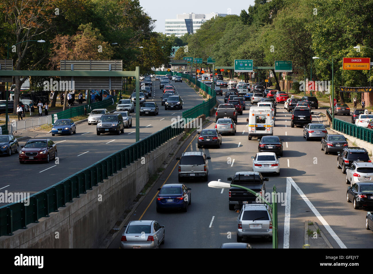 Ora di punta del traffico, Storrow Drive, Boston, Massachusetts Foto Stock