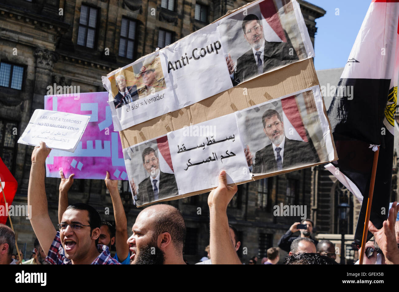 Amsterdam, Olanda, 4 Agosto 2013 - egiziani si riuniscono per protestare contro la rimozione di Mohammed Morsi come presidente di Eqypt Foto Stock