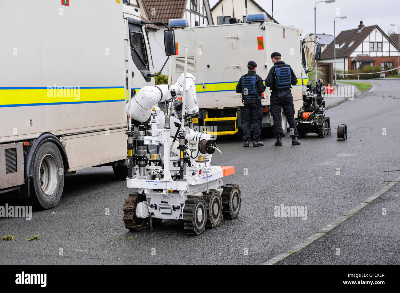 Carrickfergus, Irlanda del Nord. 27 gen 2014 - Home mirati per la terza volta in una settimana dopo due sospetti le bombe sono state scoperte nel giardino, portando il totale a cinque. La casa è stata anche il bersaglio per tentato incendio doloso nelle scorse settimane. Foto Stock