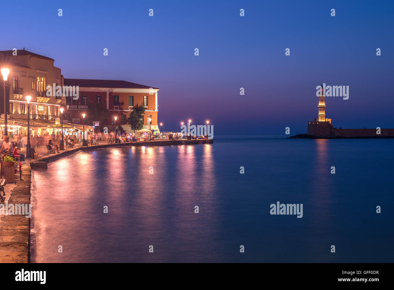 Chania, Creta, Grecia: faro nel porto veneziano Foto Stock