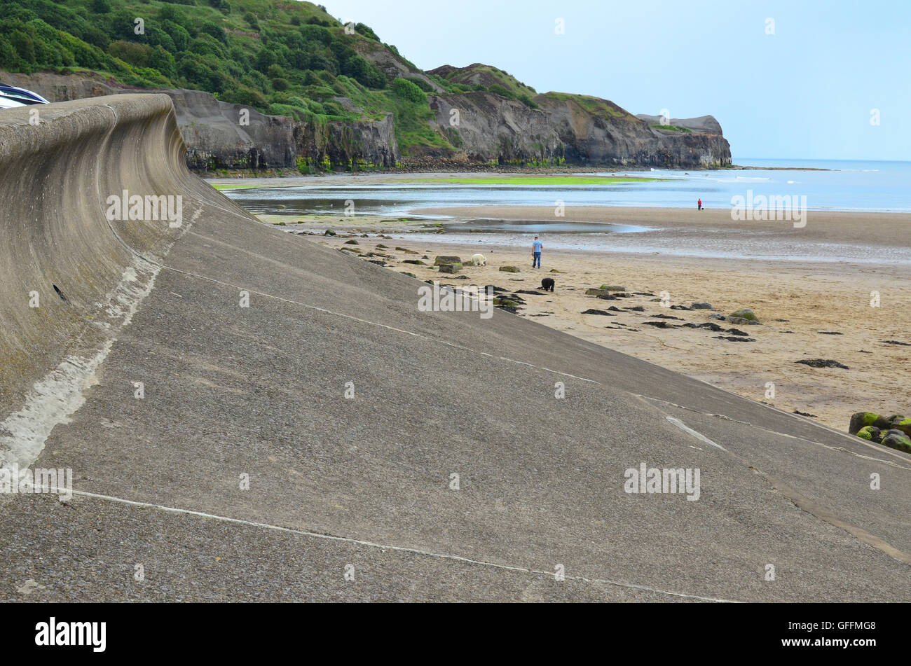 Sandsend beach in North Yorkshire England Regno Unito Foto Stock