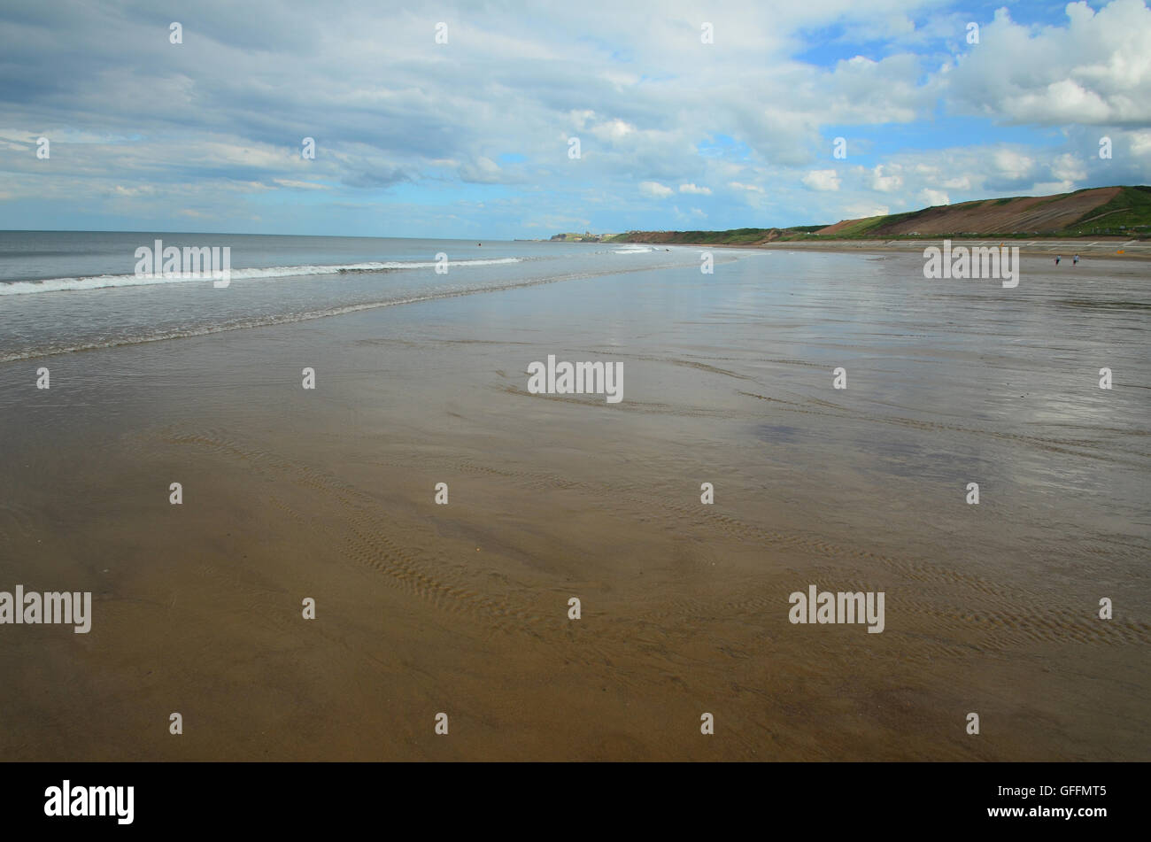 Sandsend beach in North Yorkshire England Regno Unito Foto Stock