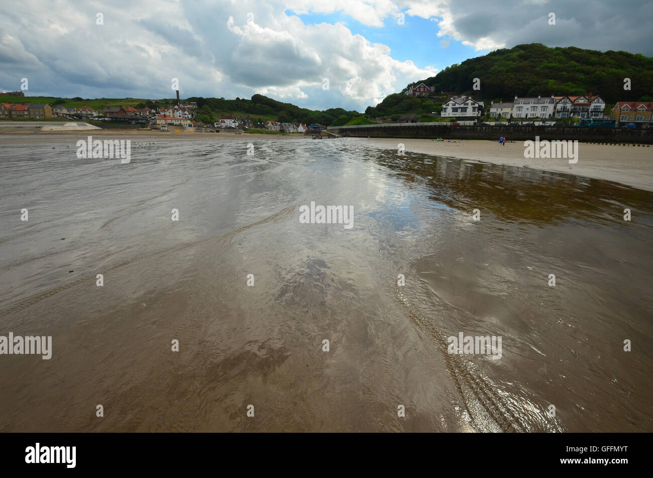 Sandsend beach in North Yorkshire England Regno Unito Foto Stock