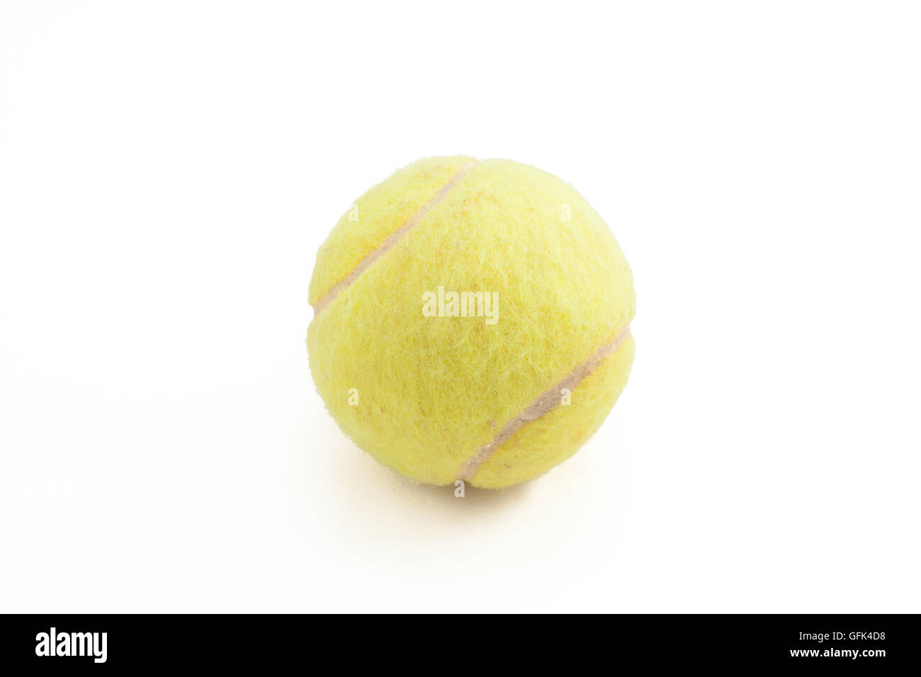 Palla da tennis su bianco sfondo isolato Foto Stock