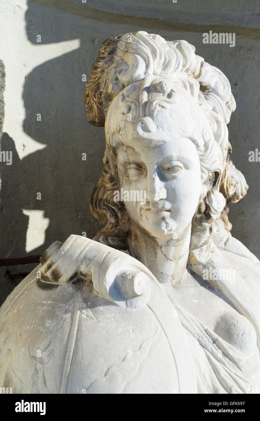 Riegersburg: il Castello di Riegersburg: Statua della divinità romana Minerva su Wenzelstor, Austria, Steiermark, Stiria, Steirisches Thermenla Foto Stock