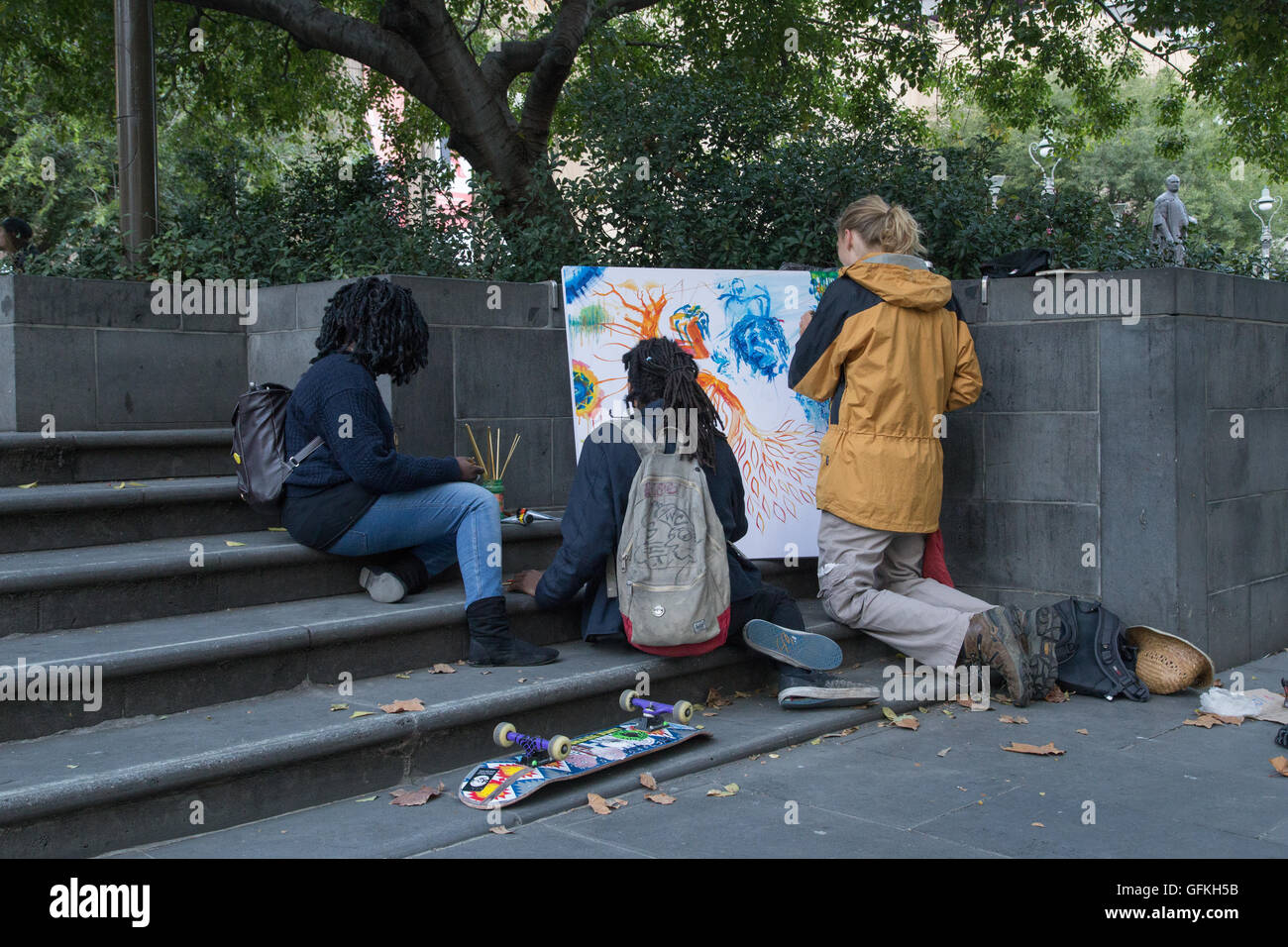 Melbourne, Australia - 21 Aprile 2015: persone pittura insieme per le strade di Melbourne Foto Stock