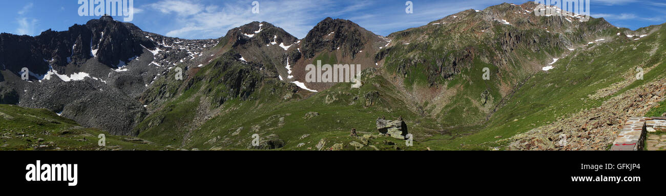 Panorama della gamma della montagna dove fiume Reno inizia, F.L. Piz Badus, Älpetligrat, Rossbodenstock, Martschallücke, Grigioni, Foto Stock