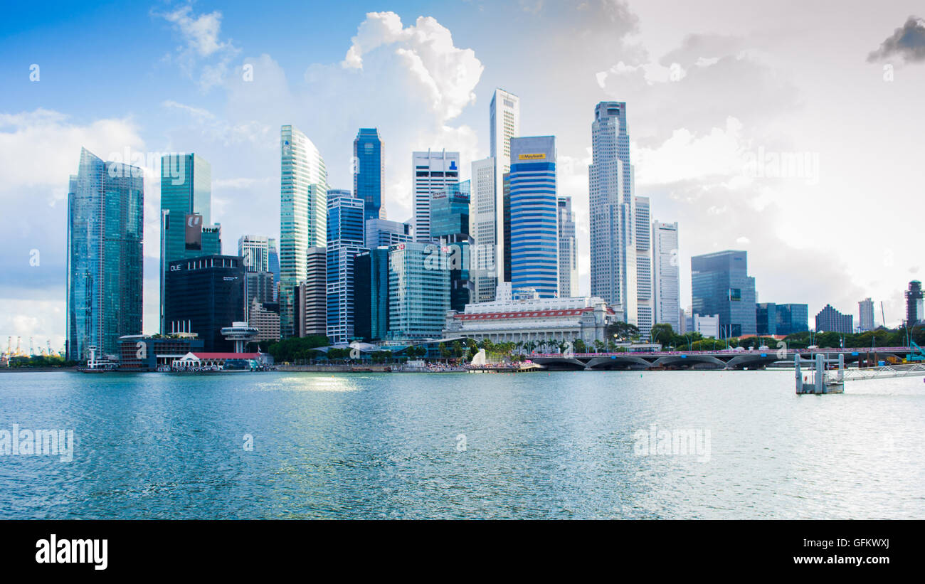 Vista sui grattacieli di Singapore, quartiere degli affari Foto Stock